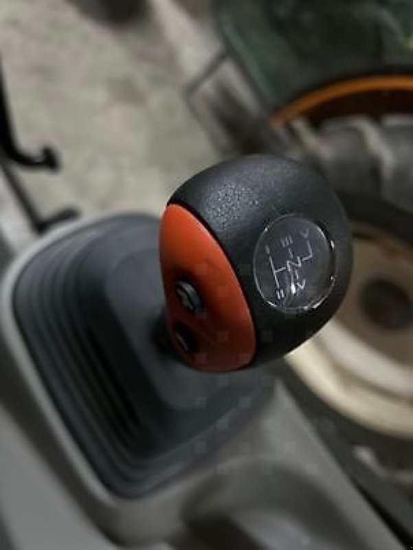 Schmalspurtraktor typu CLAAS Nexos 220 S, Gebrauchtmaschine v Carcassonne (Obrázek 6)