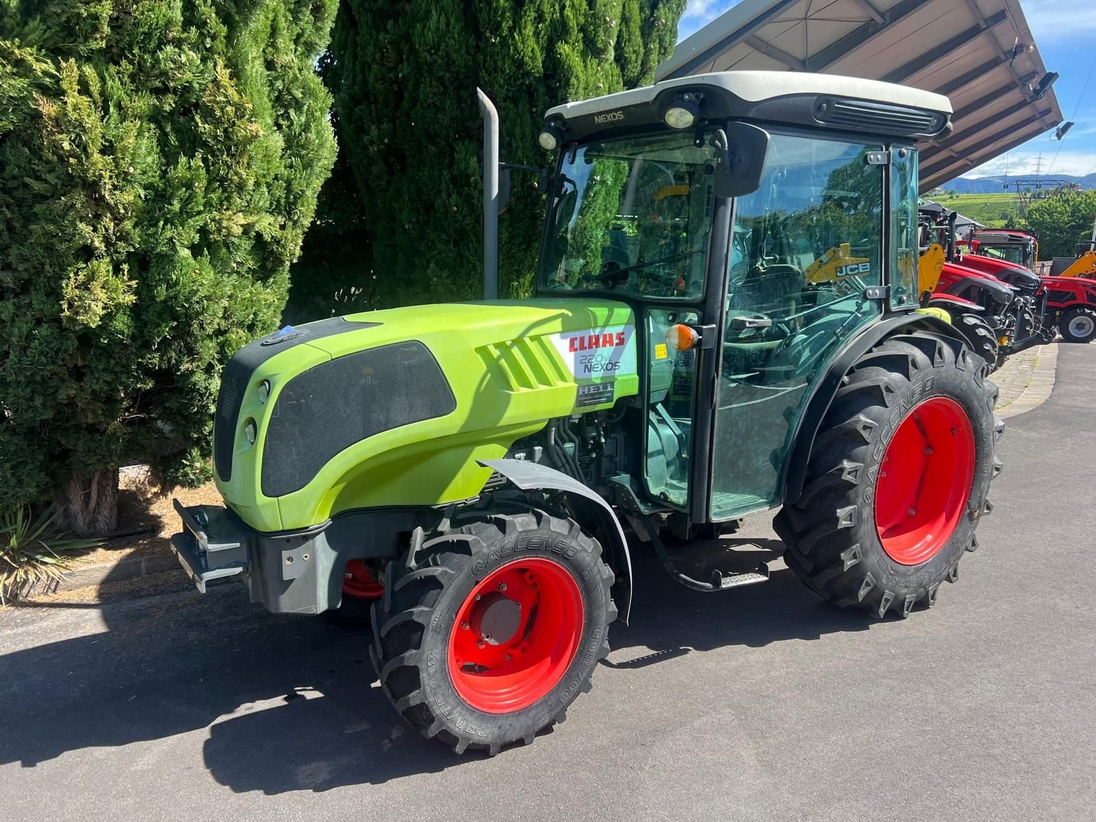 Schmalspurtraktor des Typs CLAAS Nexos 220 VL - GB172, Gebrauchtmaschine in Eppan (BZ) (Bild 4)