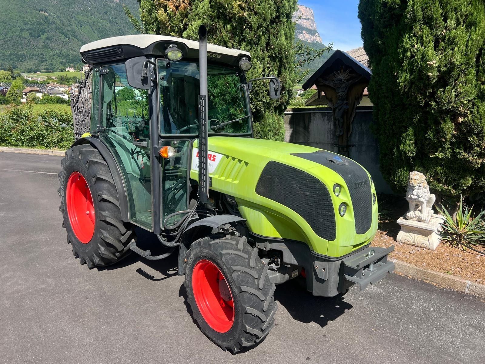 Schmalspurtraktor des Typs CLAAS Nexos 220 VL - GB172, Gebrauchtmaschine in Eppan (BZ) (Bild 1)