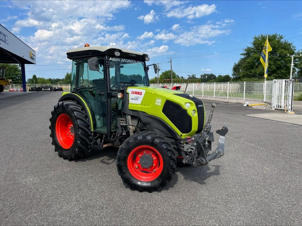 Schmalspurtraktor des Typs CLAAS NEXOS 240 F, Gebrauchtmaschine in Montauban (Bild 3)