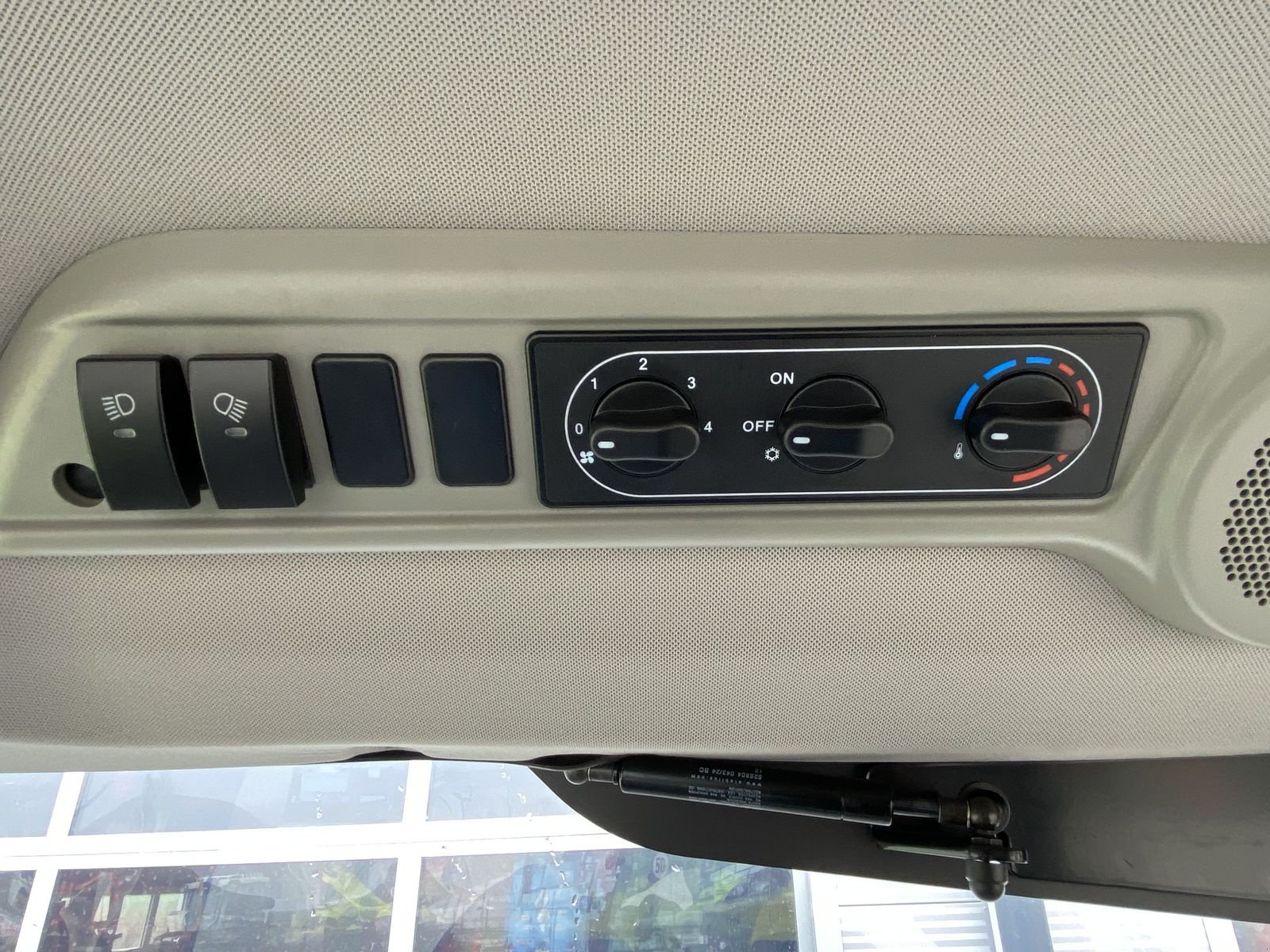 Schmalspurtraktor des Typs CLAAS Nexos 240 L Comfort, Neumaschine in Mistelbach (Bild 10)