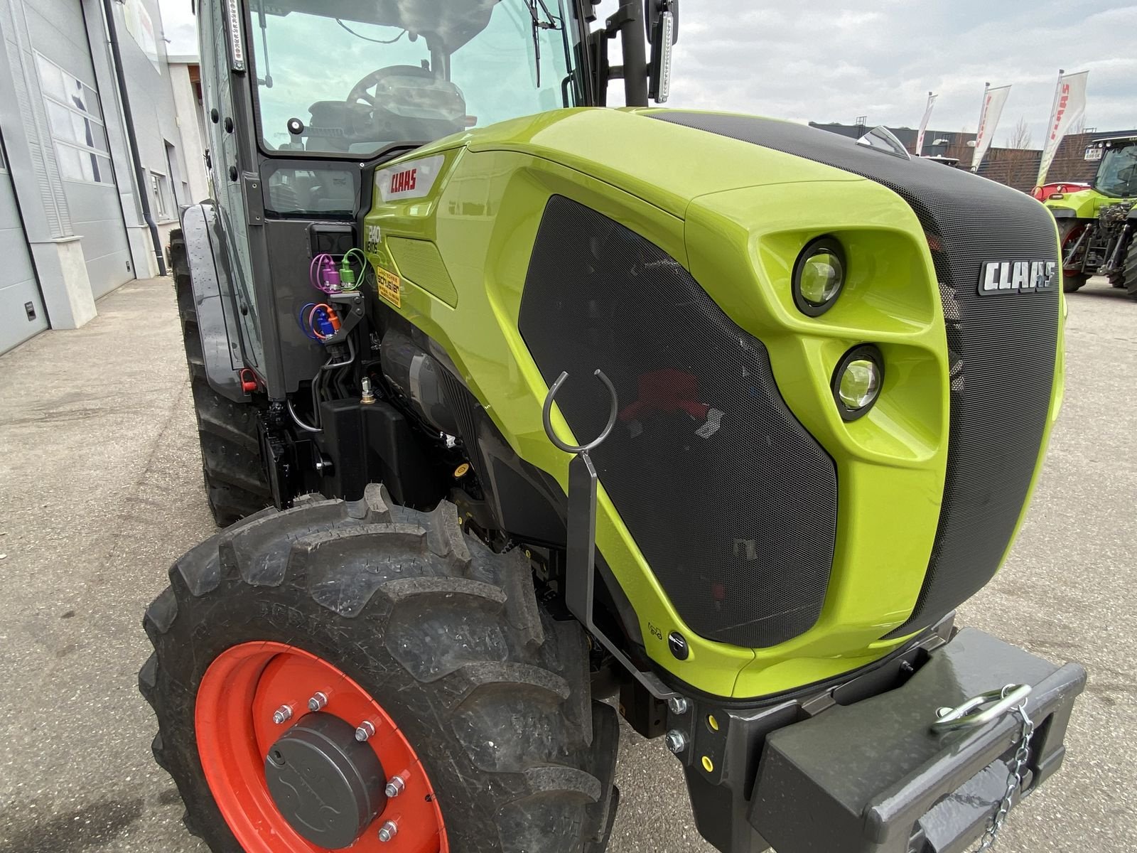 Schmalspurtraktor des Typs CLAAS Nexos 240 L Comfort, Neumaschine in Mistelbach (Bild 7)