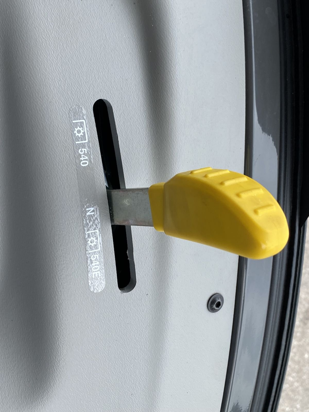 Schmalspurtraktor des Typs CLAAS Nexos 240 L Comfort, Neumaschine in Mistelbach (Bild 9)