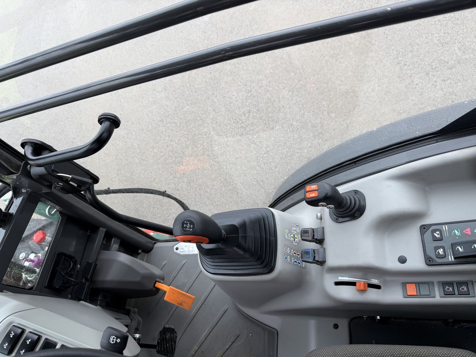 Schmalspurtraktor typu CLAAS Nexos 240 L Comfort, Vorführmaschine v Grund (Obrázek 3)