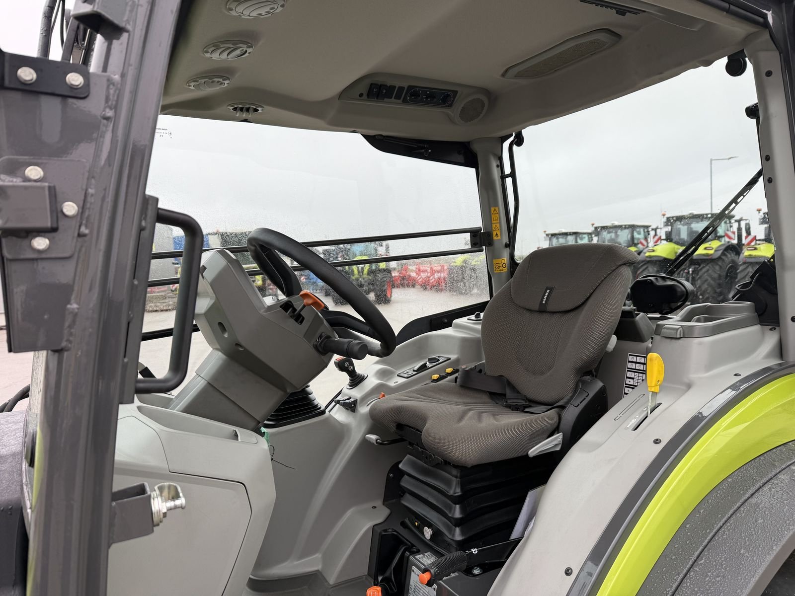 Schmalspurtraktor typu CLAAS Nexos 240 L Comfort, Vorführmaschine v Grund (Obrázek 7)