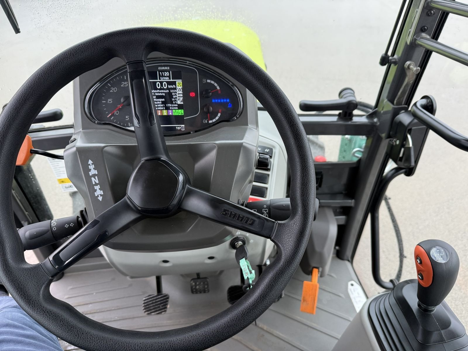 Schmalspurtraktor typu CLAAS Nexos 240 L Comfort, Vorführmaschine v Grund (Obrázek 2)