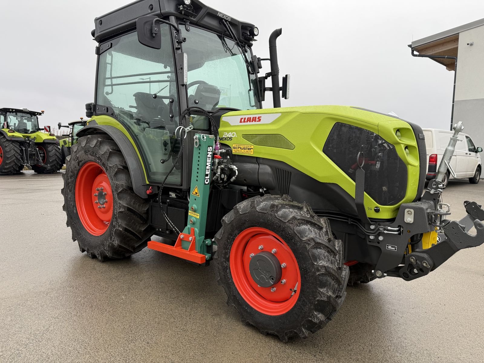 Schmalspurtraktor typu CLAAS Nexos 240 L Comfort, Vorführmaschine v Grund (Obrázek 1)