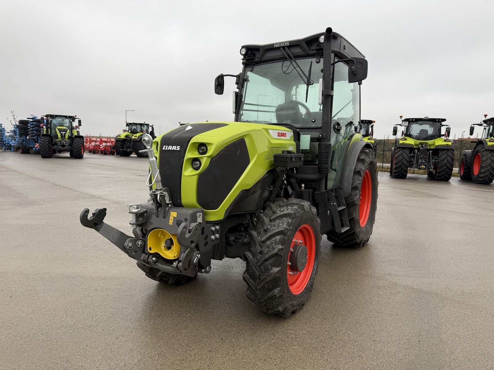 Schmalspurtraktor typu CLAAS Nexos 240 L Comfort, Vorführmaschine v Grund (Obrázek 19)