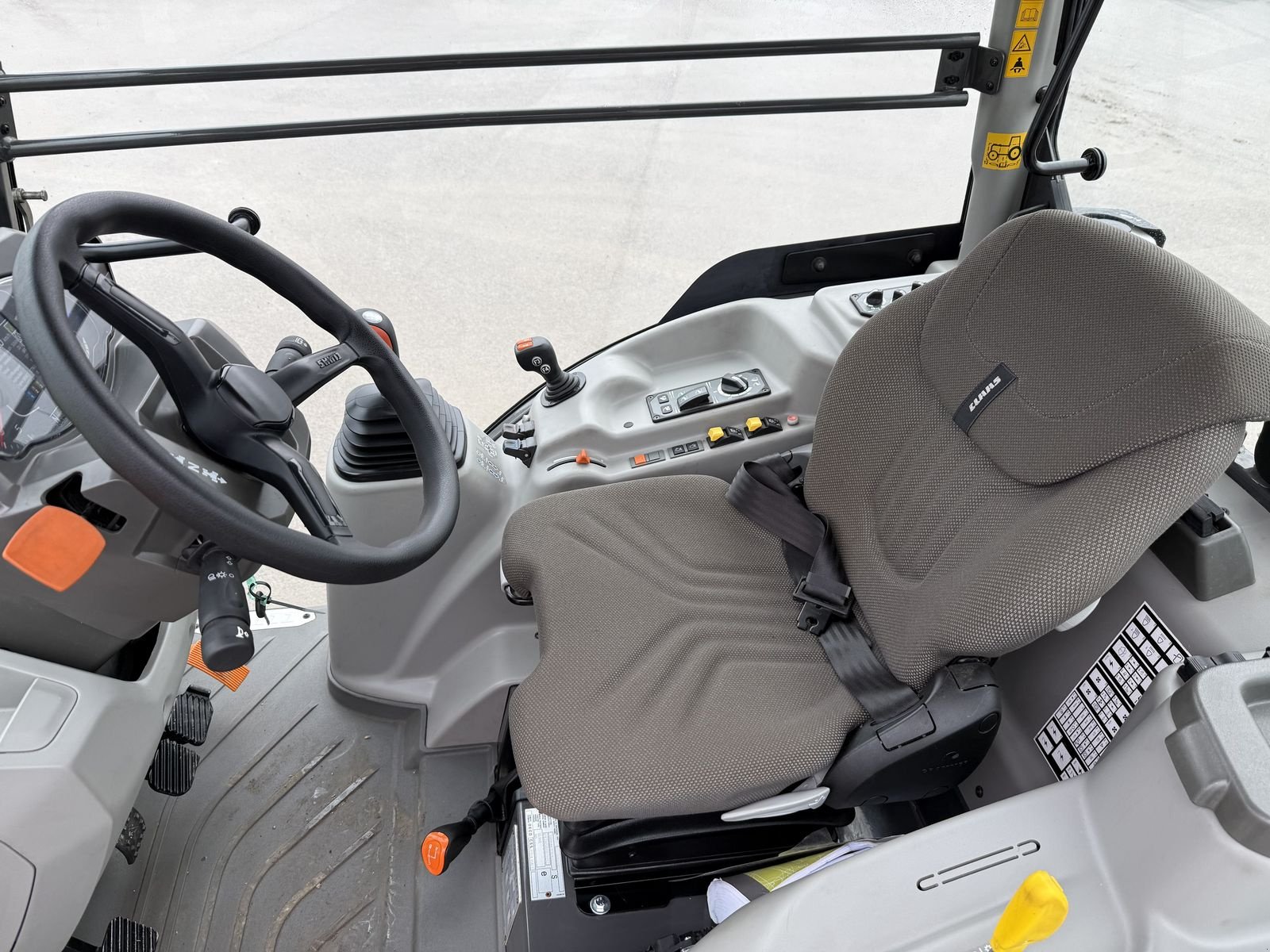 Schmalspurtraktor typu CLAAS Nexos 240 L Comfort, Vorführmaschine v Grund (Obrázek 5)