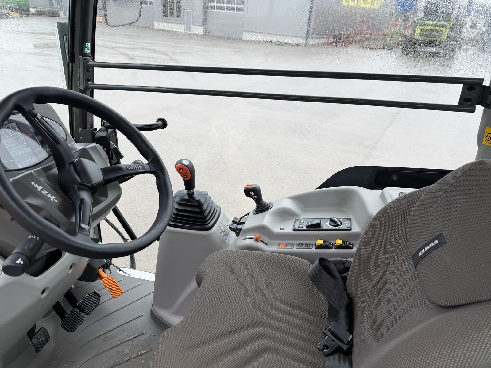 Schmalspurtraktor typu CLAAS Nexos 240 L Comfort, Vorführmaschine v Grund (Obrázek 4)
