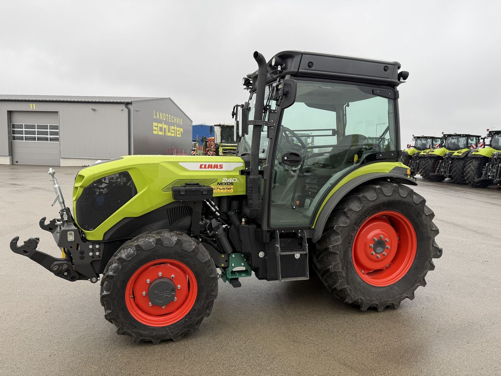 Schmalspurtraktor typu CLAAS Nexos 240 L Comfort, Vorführmaschine v Grund (Obrázek 22)