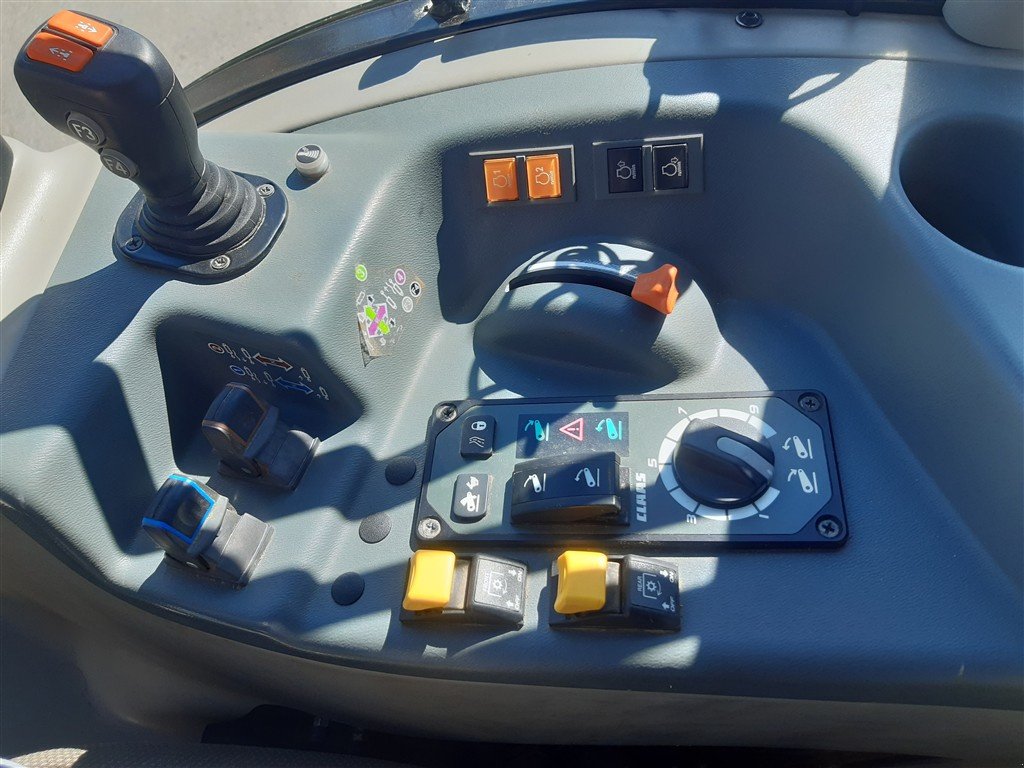 Schmalspurtraktor Türe ait CLAAS Nexos 240 M Advanced, Gebrauchtmaschine içinde Grimma (resim 15)