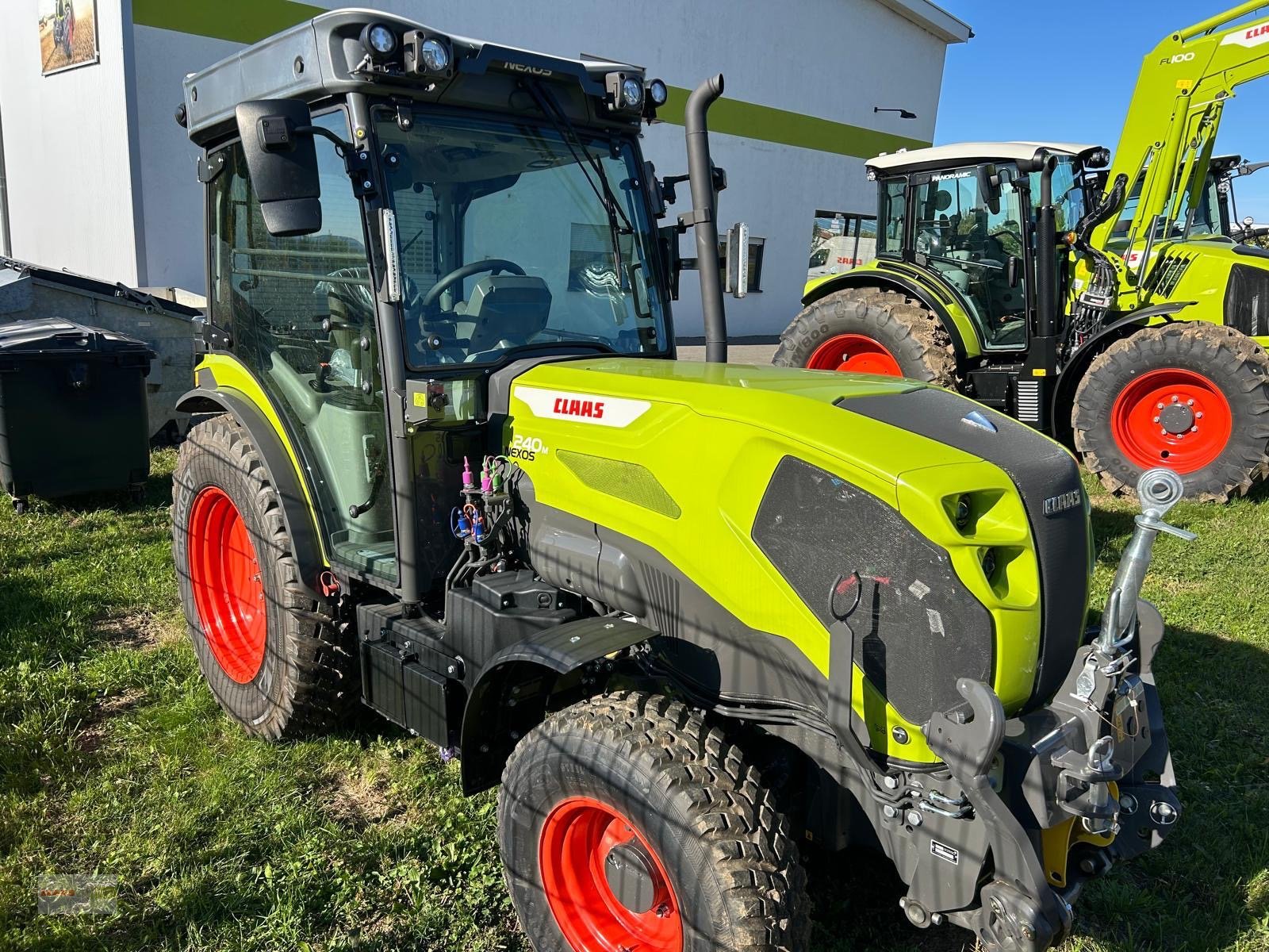 Schmalspurtraktor typu CLAAS Nexos 240 M Advanced, Neumaschine v Osterburken (Obrázek 1)