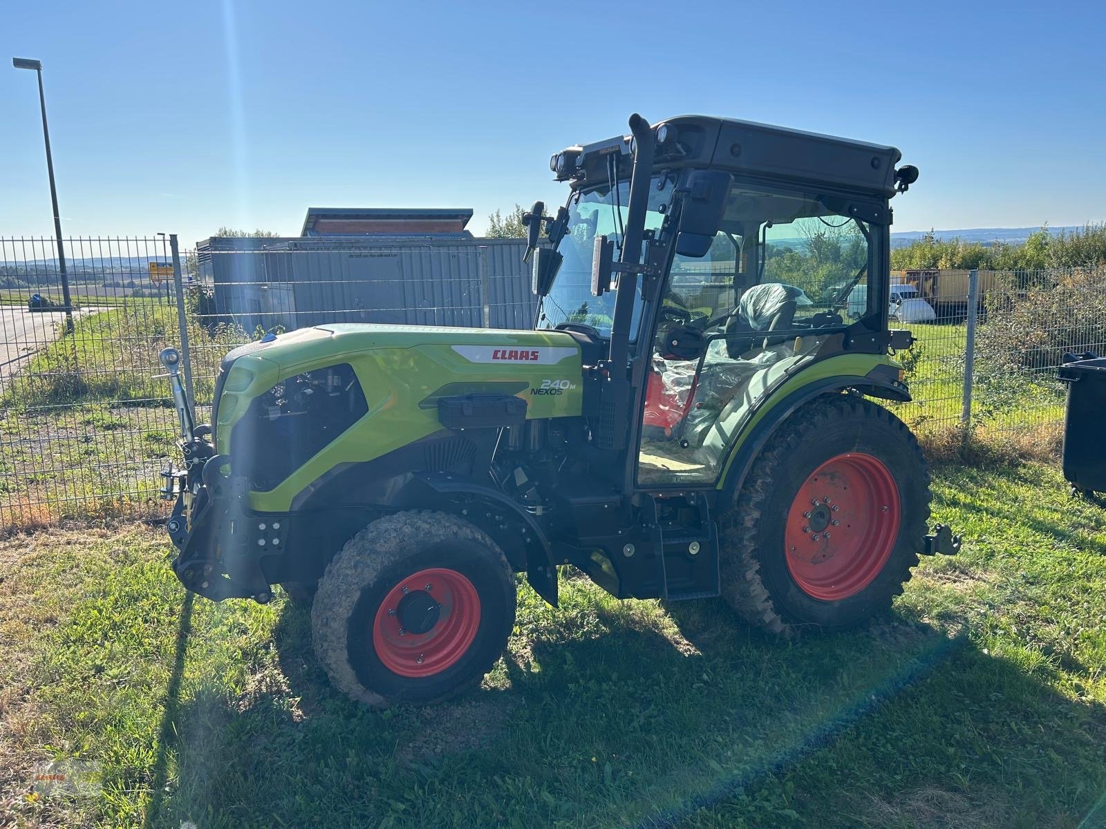 Schmalspurtraktor typu CLAAS Nexos 240 M Advanced, Neumaschine v Osterburken (Obrázek 6)