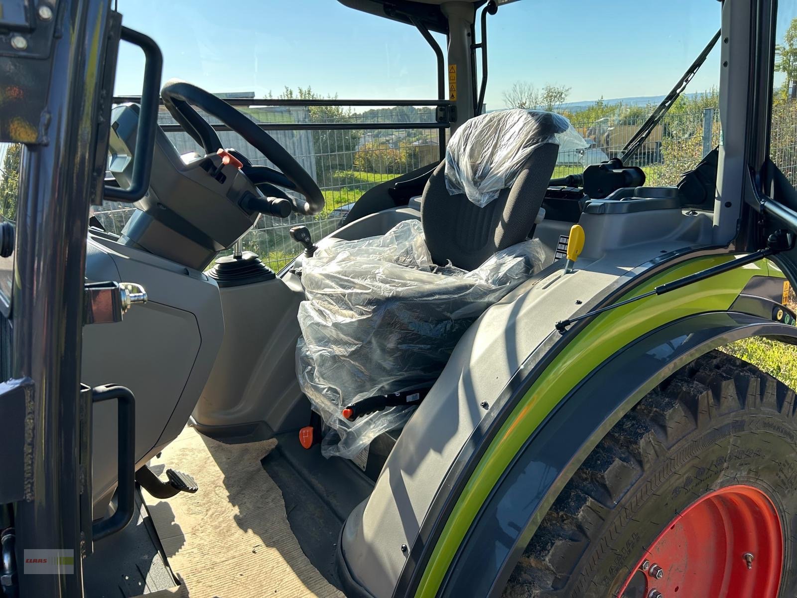 Schmalspurtraktor typu CLAAS Nexos 240 M Advanced, Neumaschine v Osterburken (Obrázek 8)