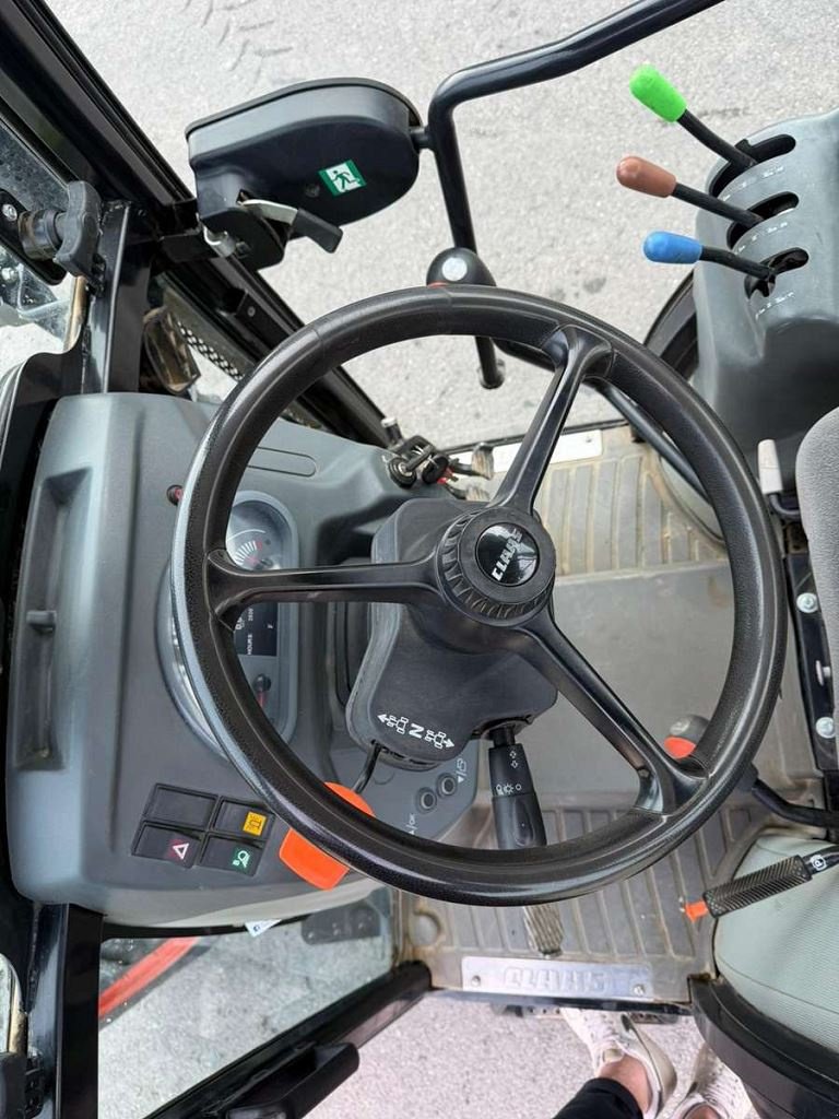 Schmalspurtraktor типа CLAAS NEXOS220VE, Gebrauchtmaschine в NOVES (Фотография 10)