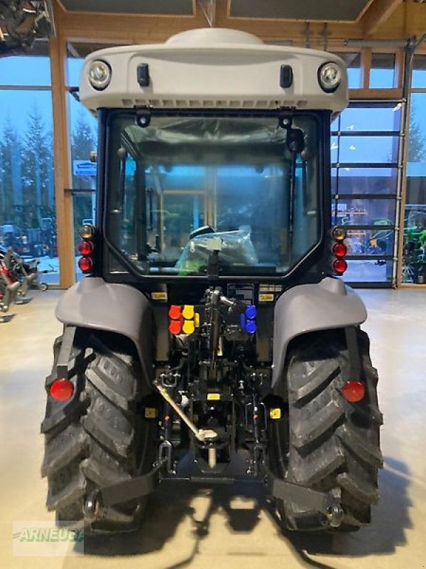 Schmalspurtraktor des Typs Deutz-Fahr 3060 Lamborghini Edition, Neumaschine in Schlettau (Bild 7)