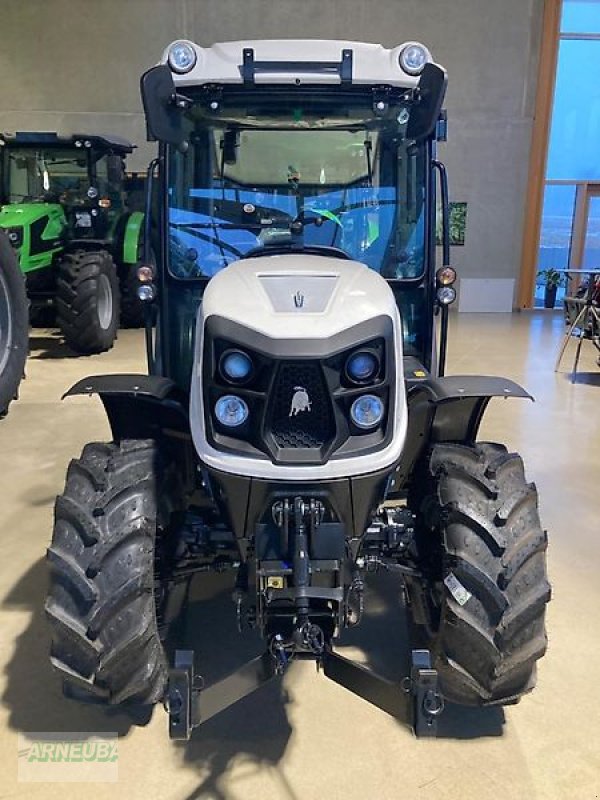 Schmalspurtraktor des Typs Deutz-Fahr 3060 Lamborghini Edition, Neumaschine in Schlettau (Bild 3)