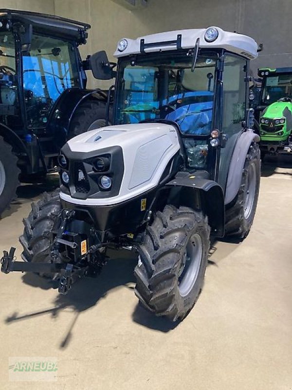 Schmalspurtraktor des Typs Deutz-Fahr 3060 Lamborghini Edition, Neumaschine in Schlettau (Bild 1)