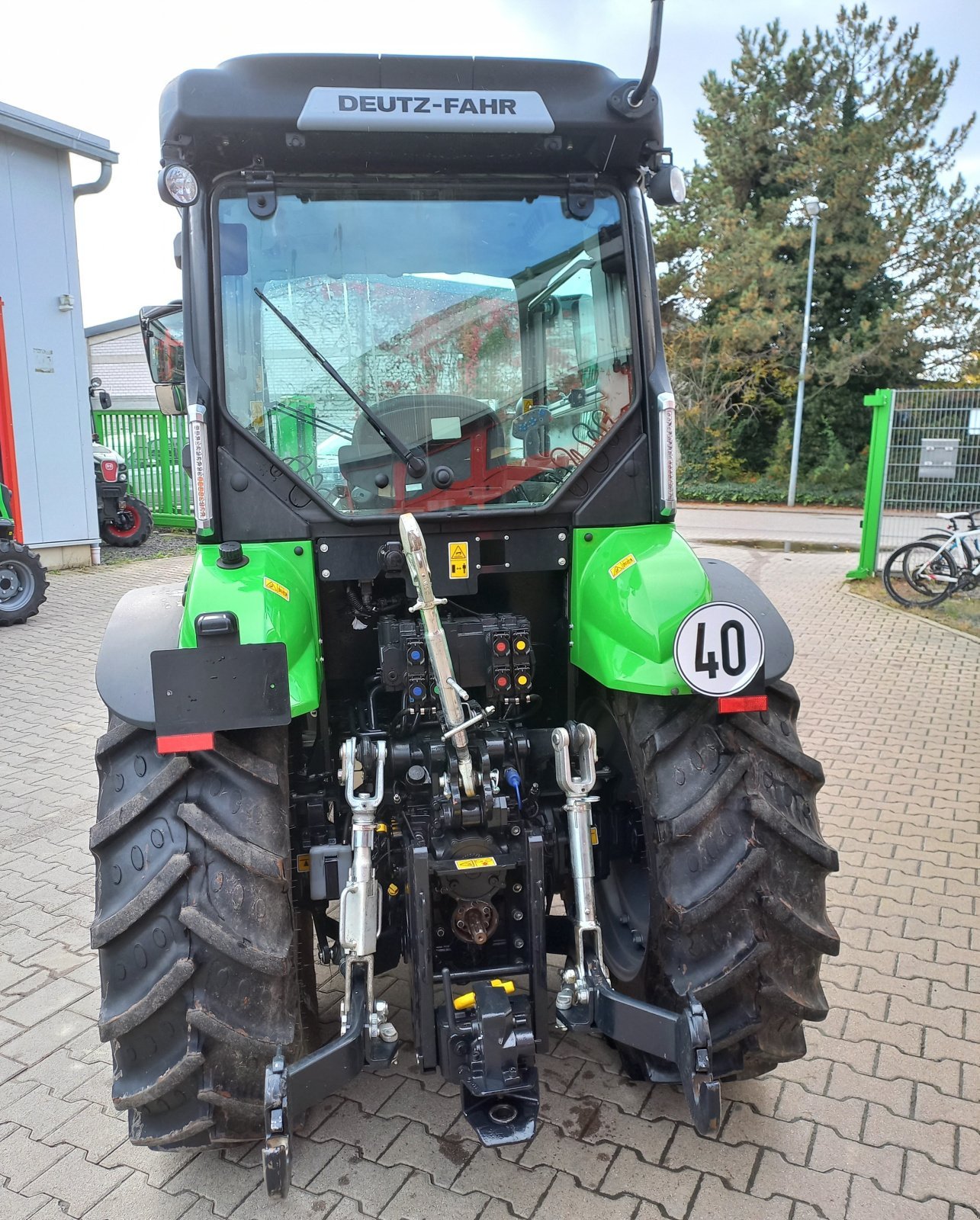 Schmalspurtraktor des Typs Deutz-Fahr 5105 DF TTV, Gebrauchtmaschine in Dannstadt-Schauernheim (Bild 3)