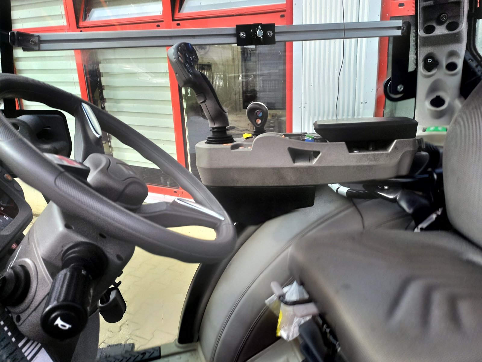 Schmalspurtraktor des Typs Deutz-Fahr 5105 DF TTV, Gebrauchtmaschine in Dannstadt-Schauernheim (Bild 5)