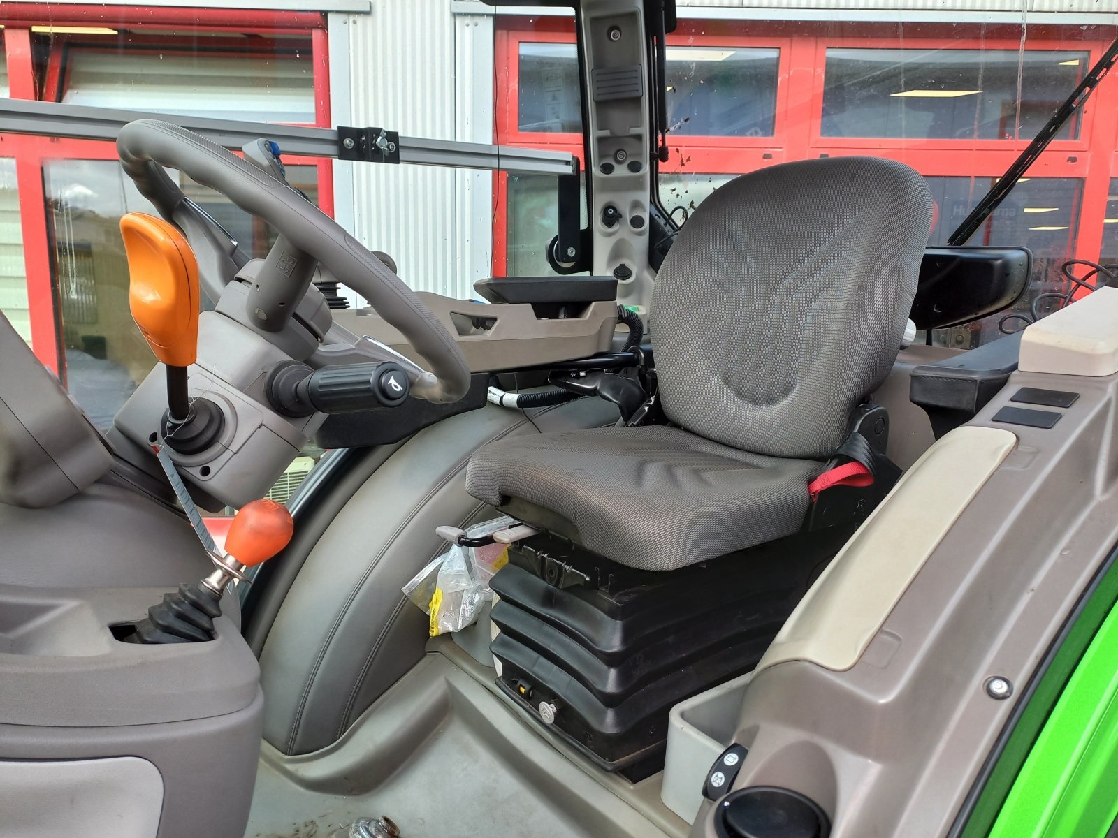 Schmalspurtraktor des Typs Deutz-Fahr 5105 DF TTV, Gebrauchtmaschine in Dannstadt-Schauernheim (Bild 6)