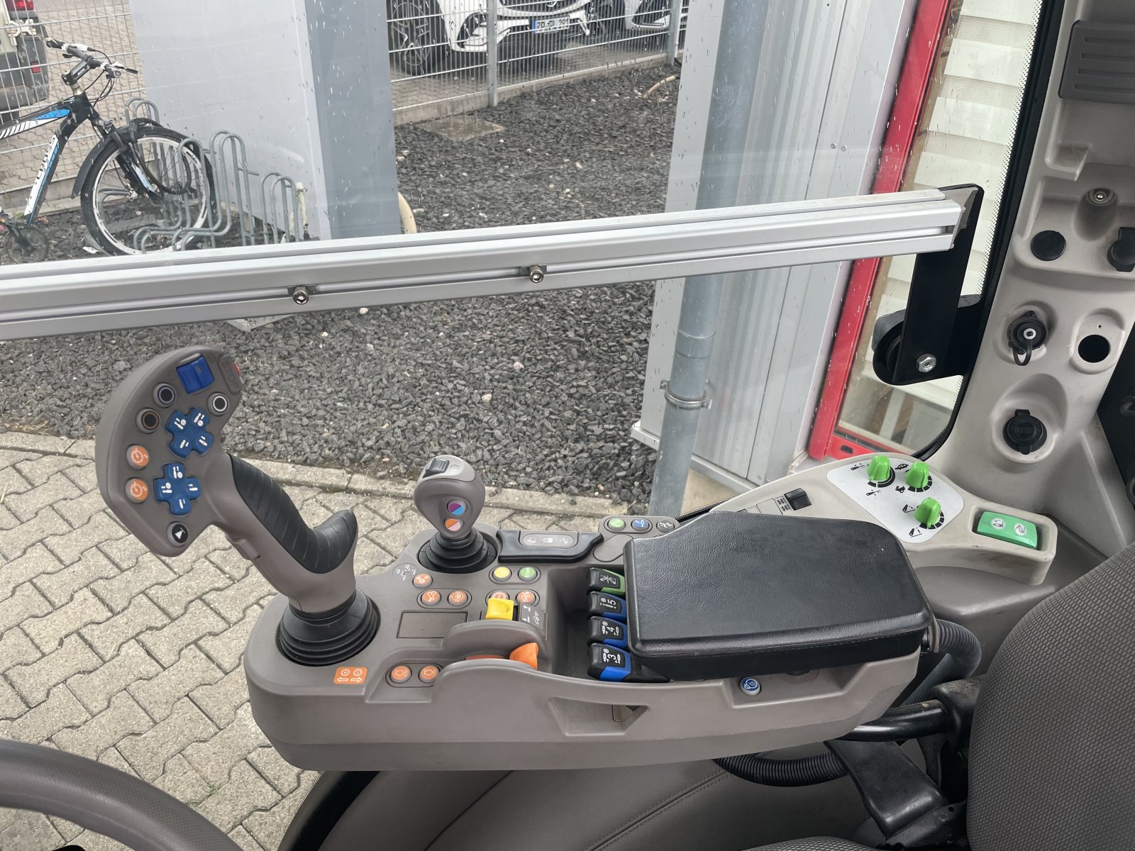 Schmalspurtraktor typu Deutz-Fahr 5105 DS TTV, Gebrauchtmaschine v Dannstadt-Schauernheim (Obrázek 7)