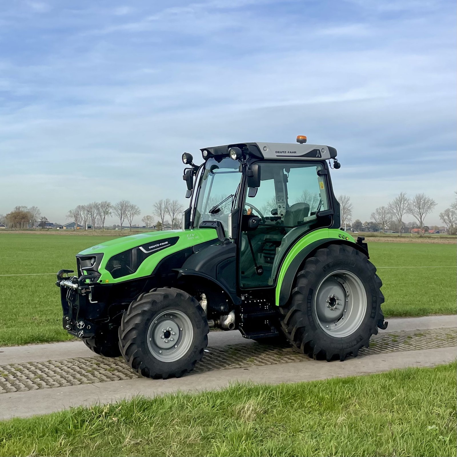 Schmalspurtraktor типа Deutz-Fahr 5115 DF TTV, Gebrauchtmaschine в BALKBRUG (Фотография 4)