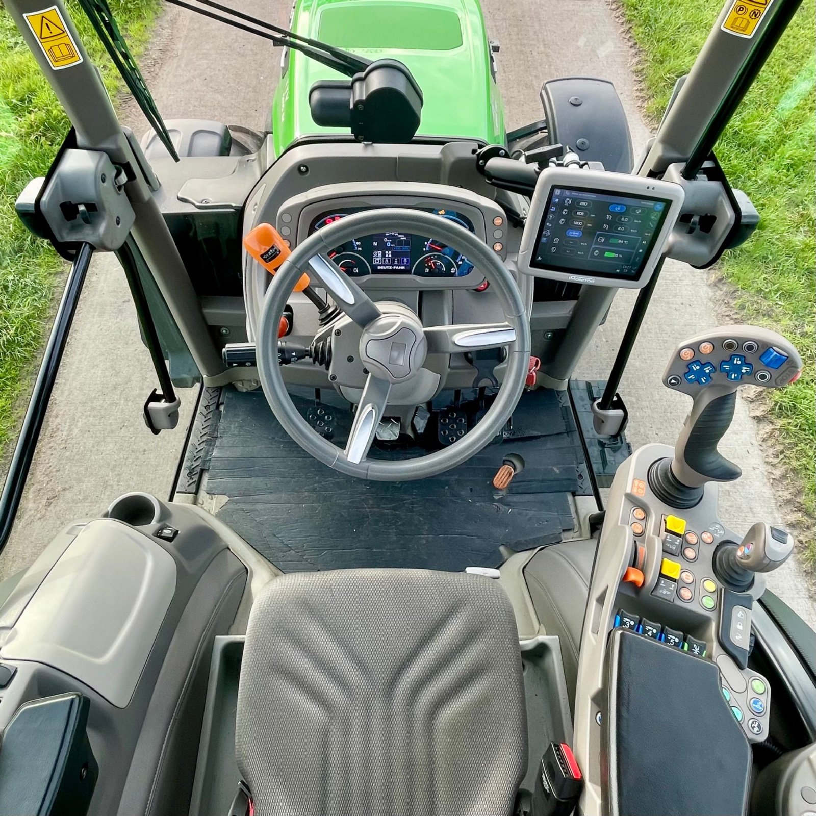 Schmalspurtraktor типа Deutz-Fahr 5115 DF TTV, Gebrauchtmaschine в BALKBRUG (Фотография 21)