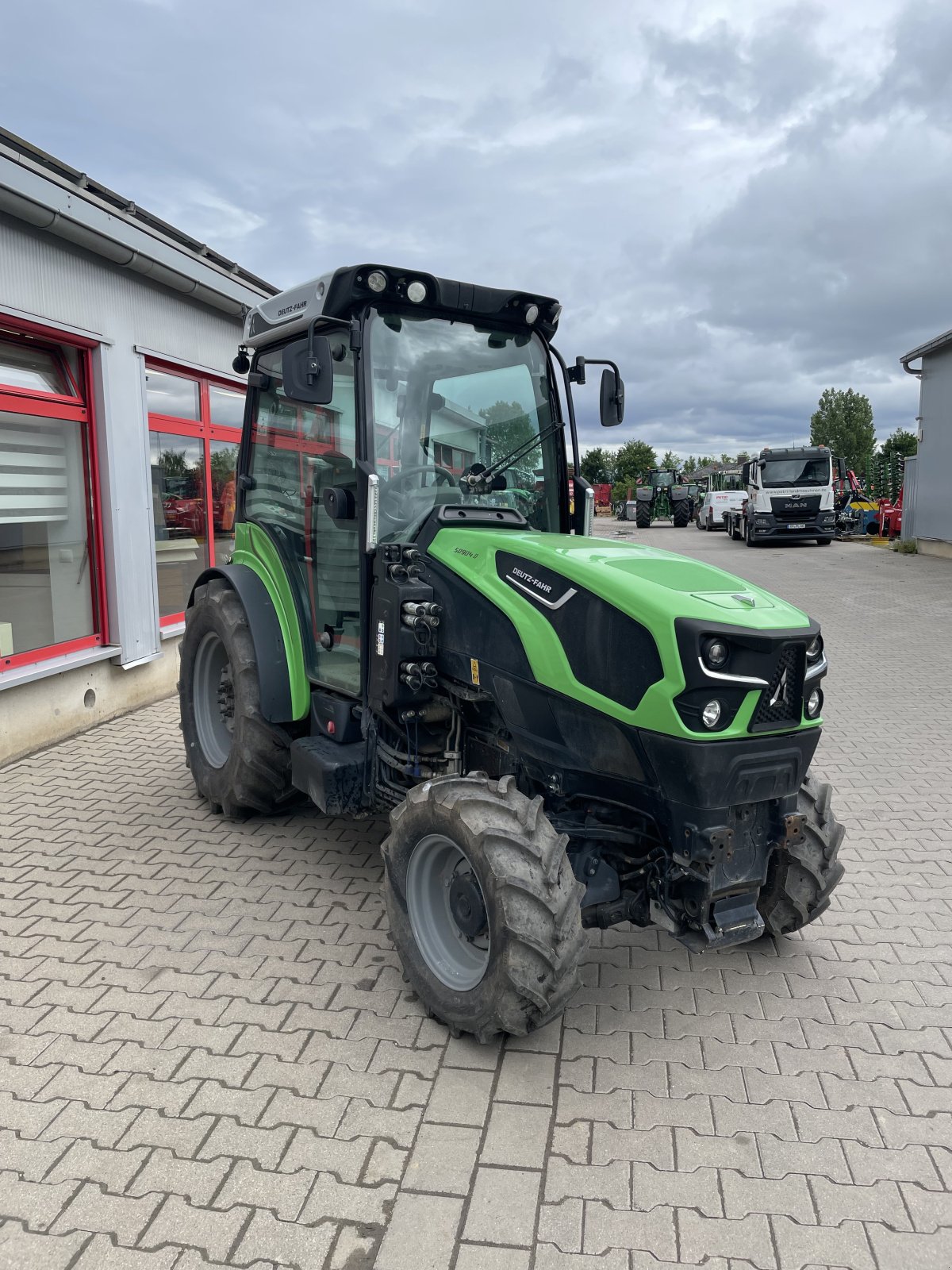 Schmalspurtraktor des Typs Deutz 5090.4TTV, Gebrauchtmaschine in Dannstadt-Schauernheim (Bild 2)