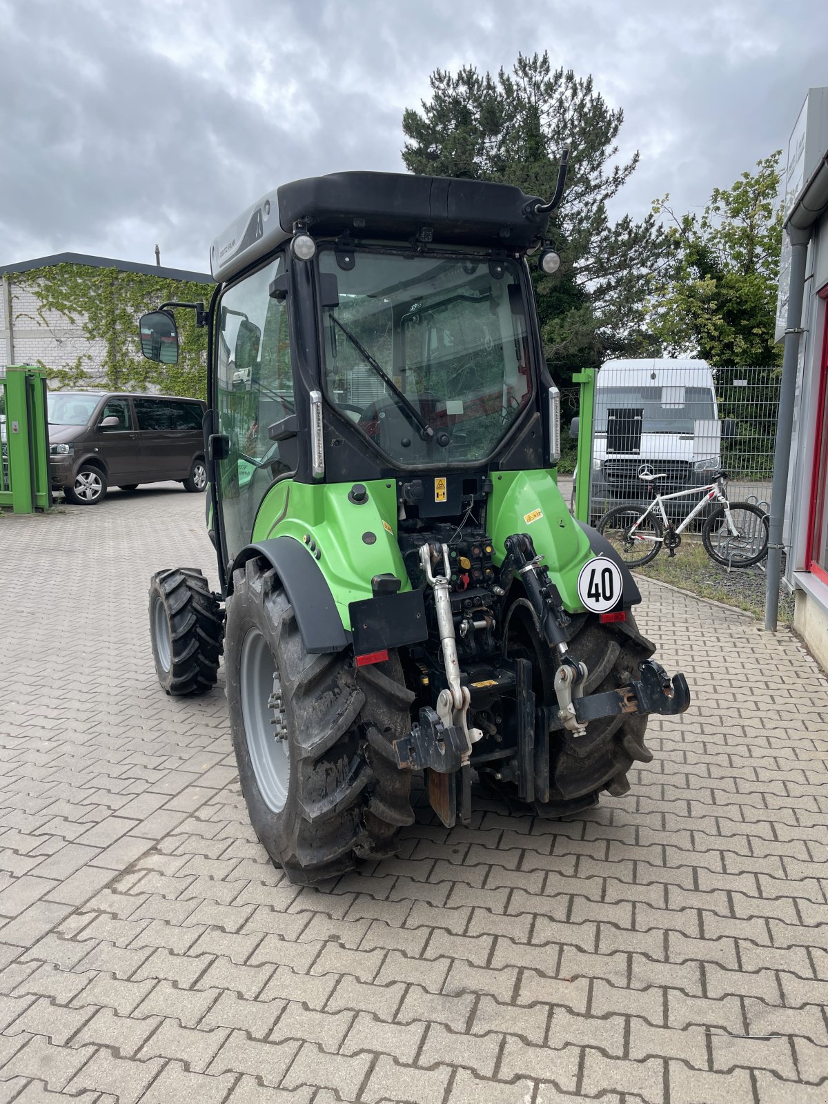 Schmalspurtraktor des Typs Deutz 5090.4TTV, Gebrauchtmaschine in Dannstadt-Schauernheim (Bild 3)