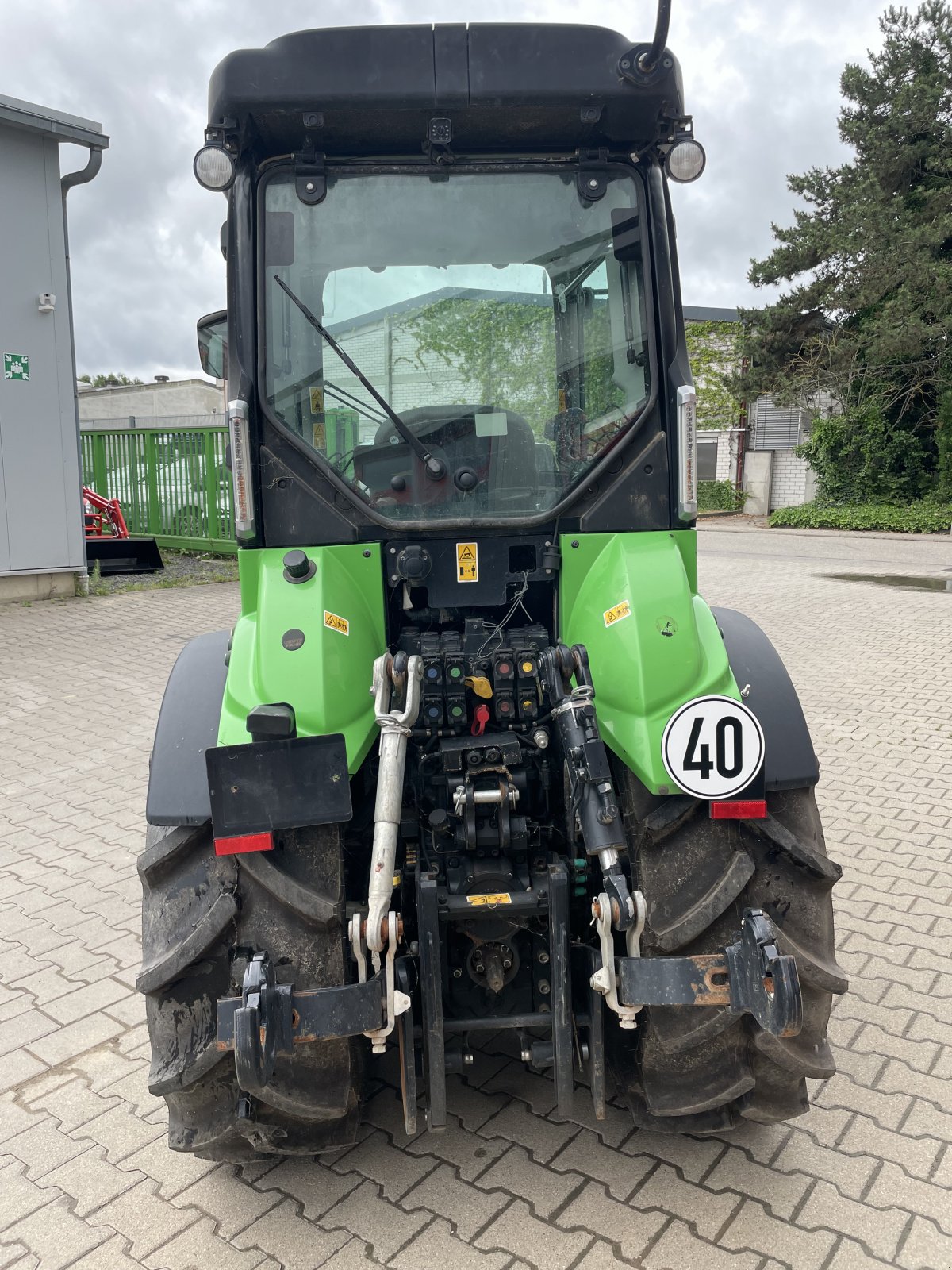 Schmalspurtraktor des Typs Deutz 5090.4TTV, Gebrauchtmaschine in Dannstadt-Schauernheim (Bild 4)
