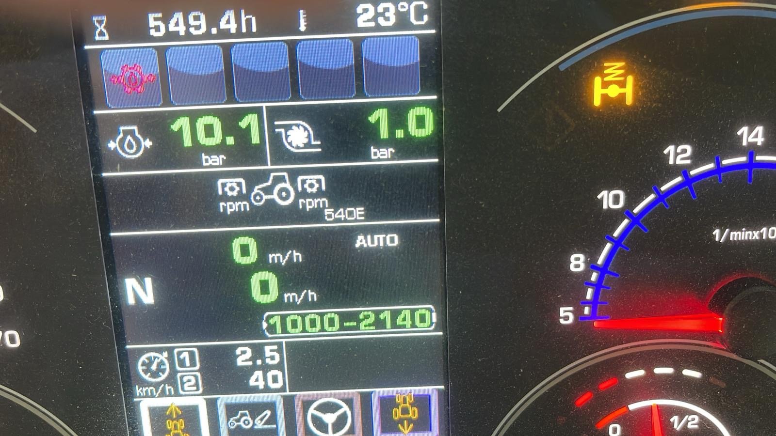 Schmalspurtraktor des Typs Deutz 5105 DS TTV, Gebrauchtmaschine in Dannstadt-Schauernheim (Bild 5)