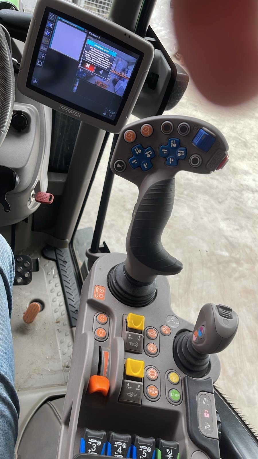 Schmalspurtraktor des Typs Deutz 5105 DS TTV, Gebrauchtmaschine in Dannstadt-Schauernheim (Bild 6)