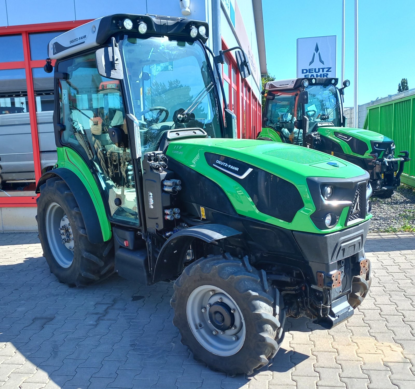 Schmalspurtraktor des Typs Deutz 5105 DS TTV, Gebrauchtmaschine in Dannstadt-Schauernheim (Bild 1)