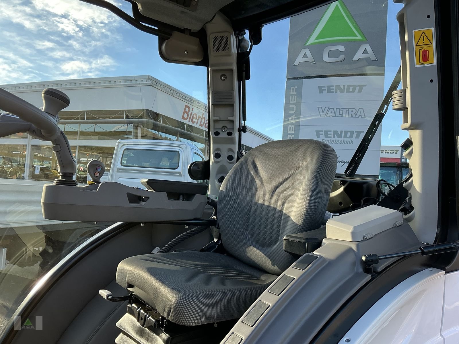 Schmalspurtraktor des Typs Deutz 5105 TTV, Gebrauchtmaschine in Markt Hartmannsdorf (Bild 3)