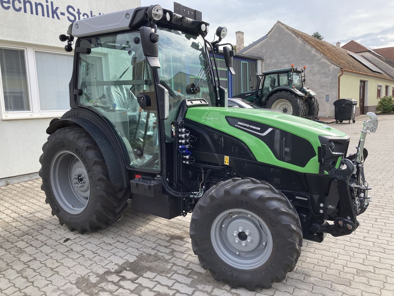 Schmalspurtraktor от тип Deutz 5115 DF GS, Gebrauchtmaschine в Kottingneusiedl (Снимка 3)