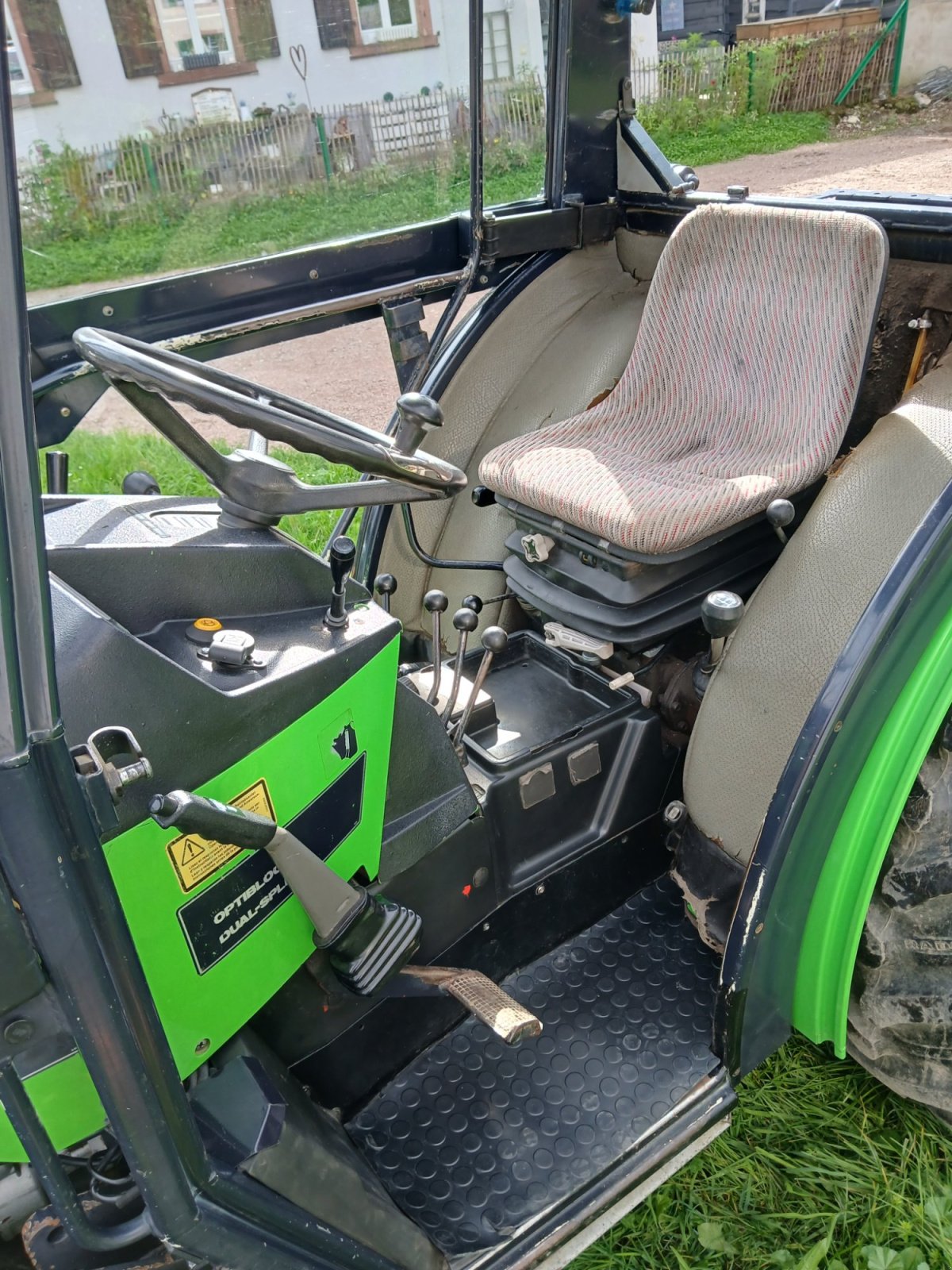 Schmalspurtraktor typu Deutz DX 3.30 V, Gebrauchtmaschine w Maulburg (Zdjęcie 2)
