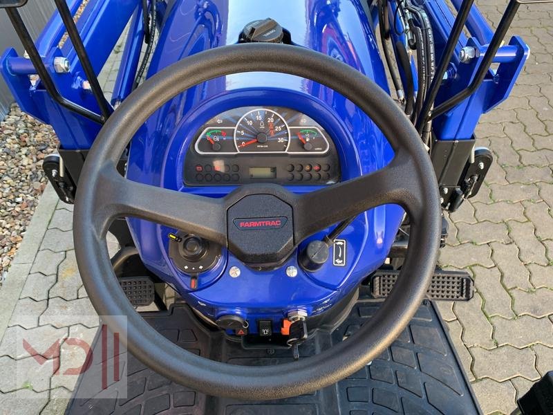 Schmalspurtraktor del tipo Farmtrac MD Farmtrac  22  Kleintraktor mit Rasenbereifung, Neumaschine In Zeven (Immagine 12)