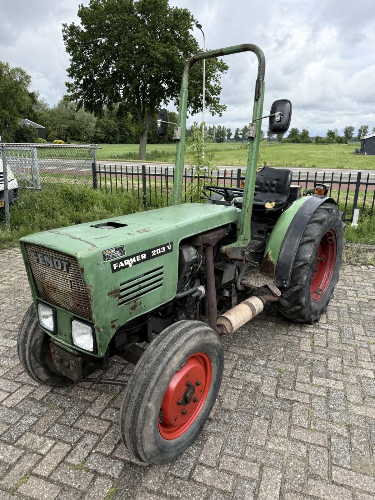 Schmalspurtraktor Türe ait Fendt 203v, Gebrauchtmaschine içinde balgoy (resim 2)