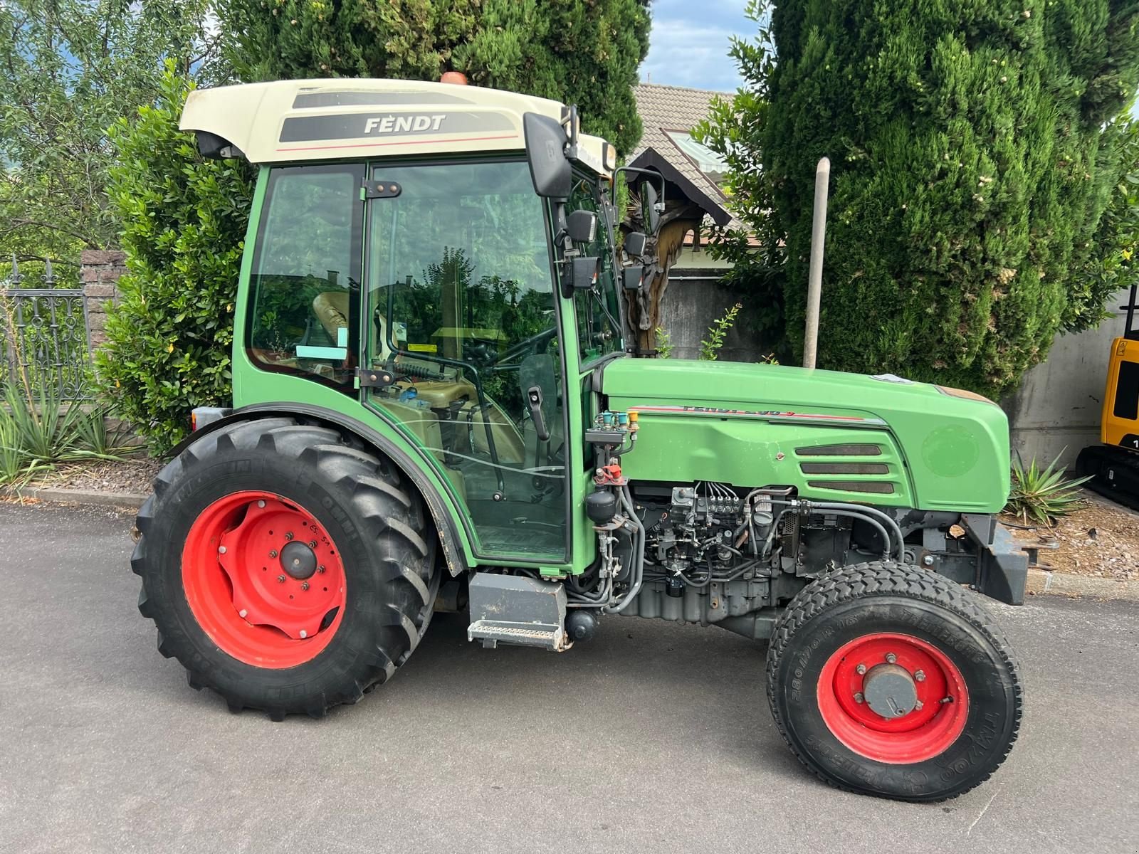 Schmalspurtraktor des Typs Fendt 208 V/A - GB183, Gebrauchtmaschine in Eppan (BZ) (Bild 3)