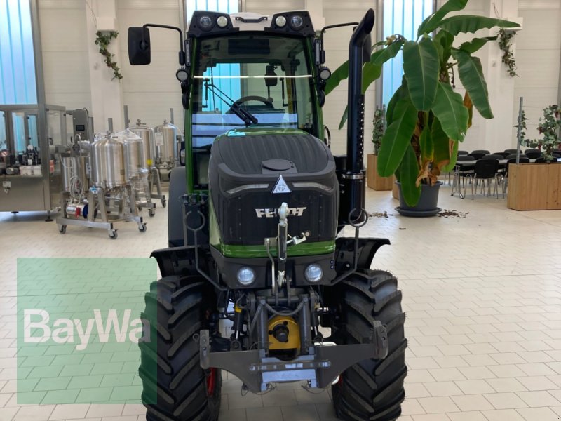 Schmalspurtraktor des Typs Fendt 208V GEN 3, Neumaschine in Volkach (Bild 1)