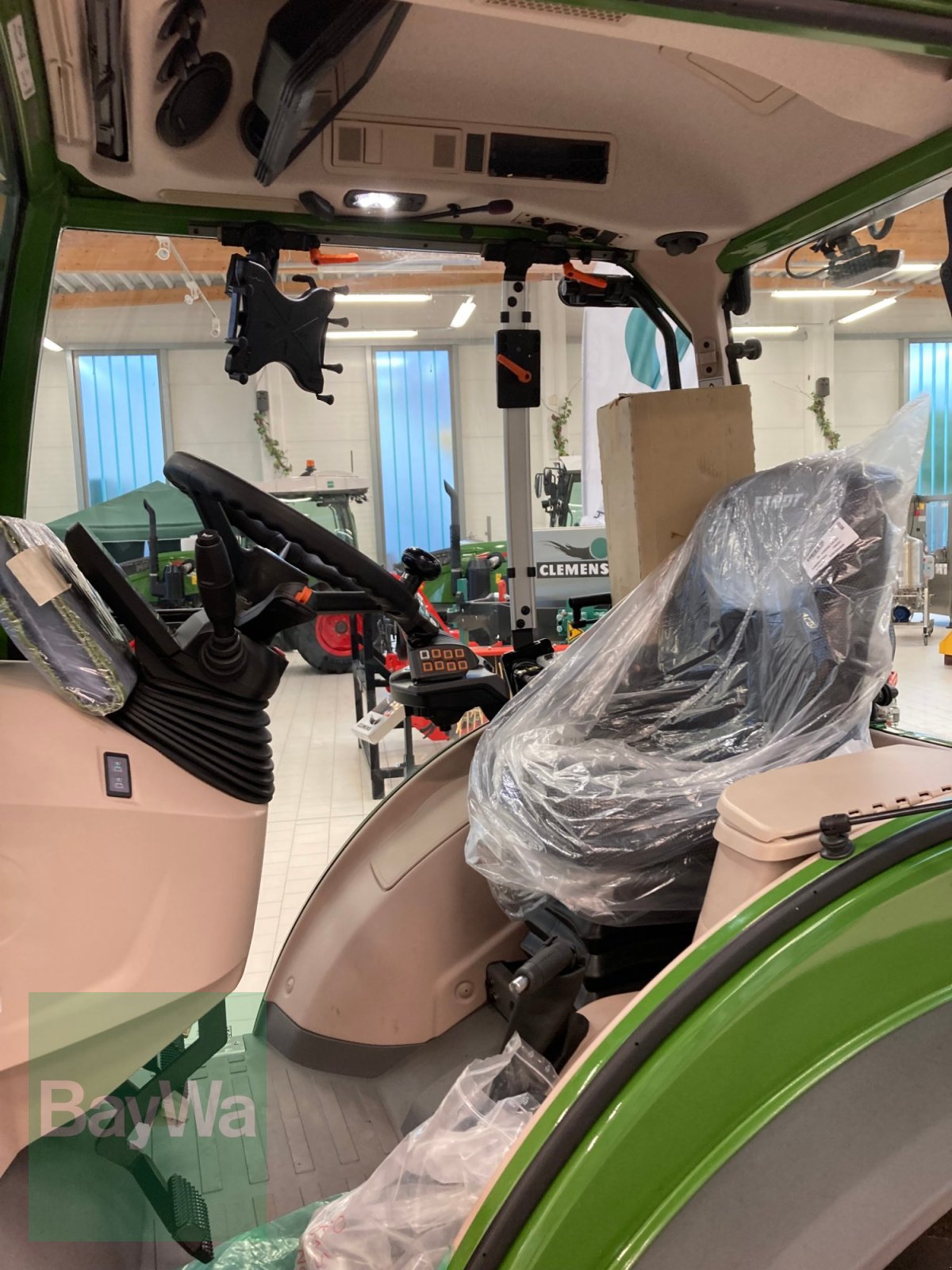 Schmalspurtraktor des Typs Fendt 208V GEN 3, Neumaschine in Volkach (Bild 4)