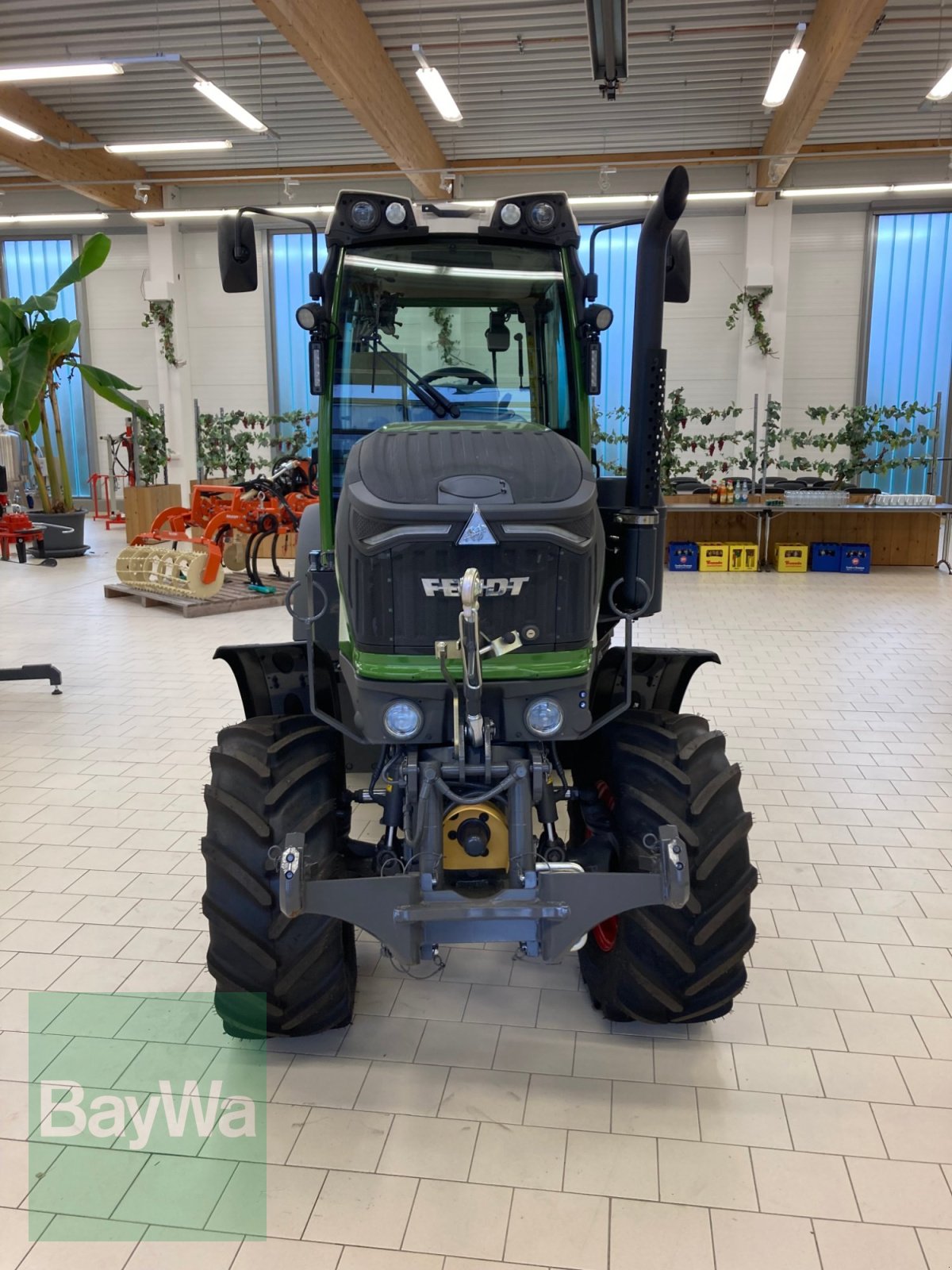 Schmalspurtraktor des Typs Fendt 208V GEN 3, Neumaschine in Volkach (Bild 7)