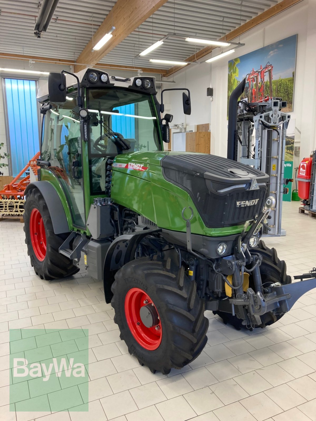 Schmalspurtraktor des Typs Fendt 208V GEN 3, Neumaschine in Volkach (Bild 9)