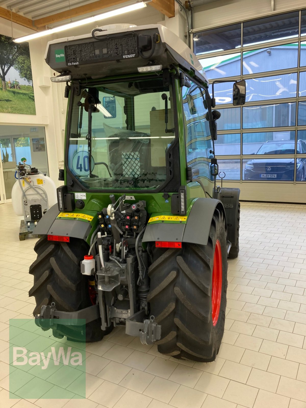 Schmalspurtraktor des Typs Fendt 208V GEN 3, Neumaschine in Volkach (Bild 10)