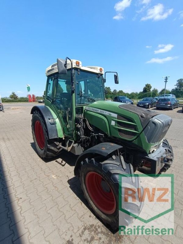 Schmalspurtraktor des Typs Fendt 209 P Vario, Gebrauchtmaschine in Saulheim (Bild 1)