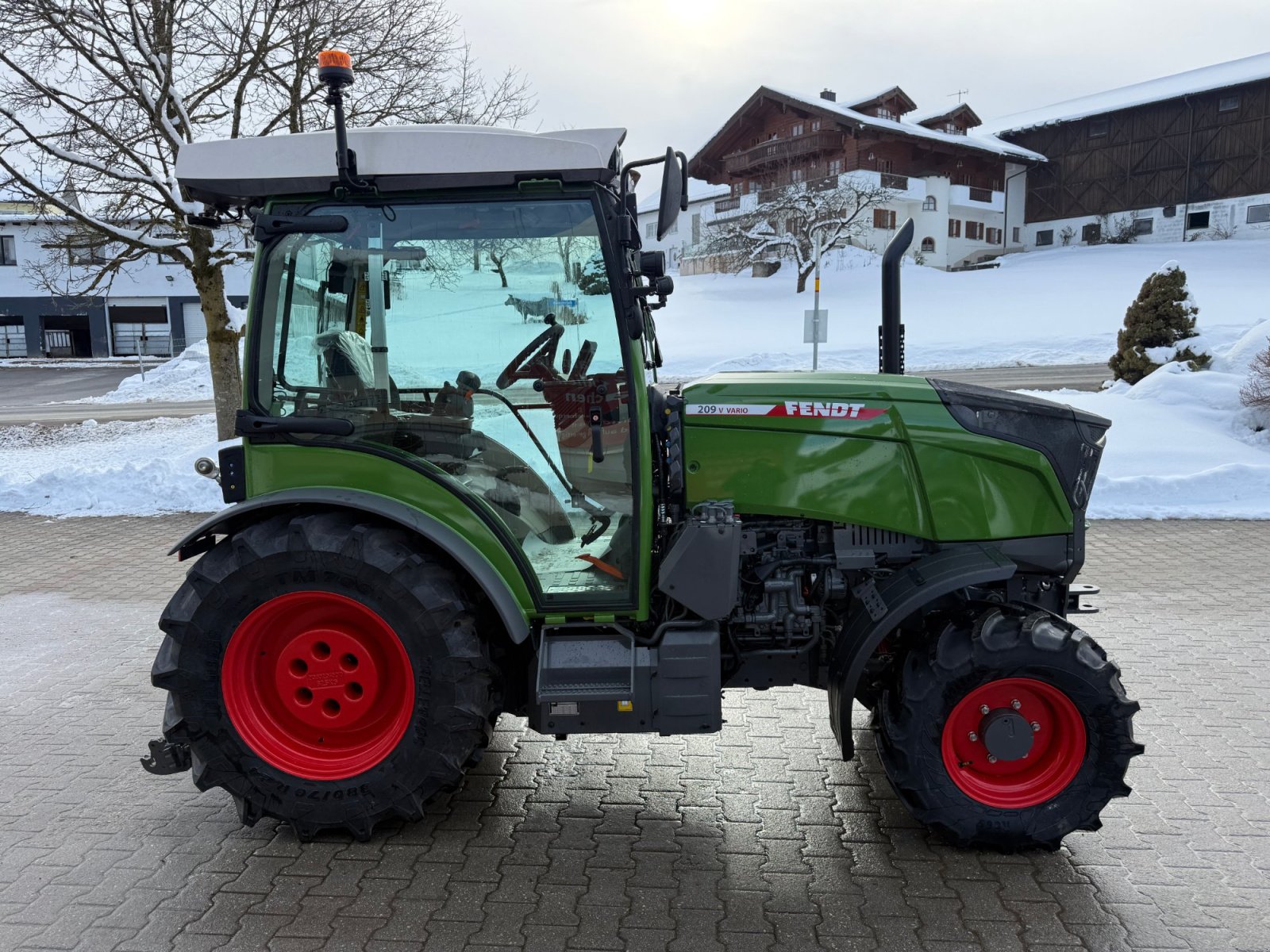 Schmalspurtraktor от тип Fendt 209 V Vario +Neu+  Unfallfahrzeug, Neumaschine в Neureichenau (Снимка 7)