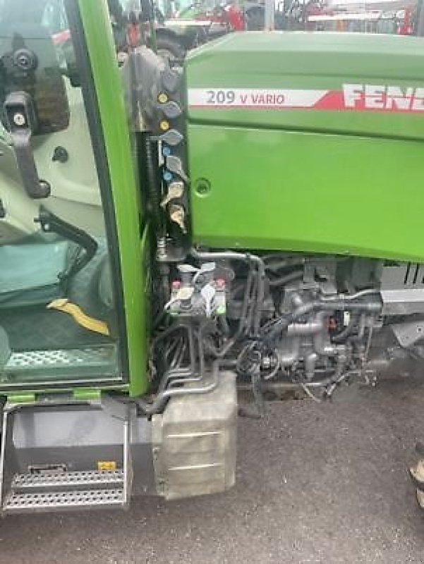 Schmalspurtraktor typu Fendt 209 V, Gebrauchtmaschine v Carcassonne (Obrázek 5)