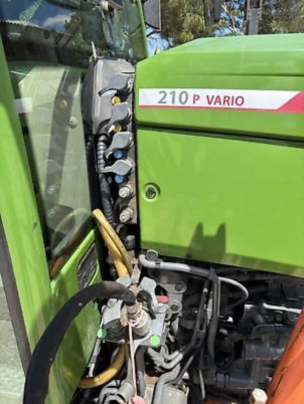Schmalspurtraktor типа Fendt 210 P PROFI, Gebrauchtmaschine в Carcassonne (Фотография 4)